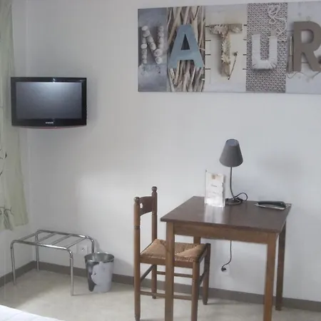 Les Confins Du Perche 2*