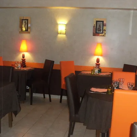 Les Confins Du Perche 2*