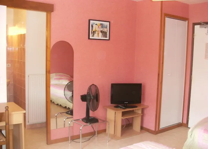 Les Confins Du Perche 2*