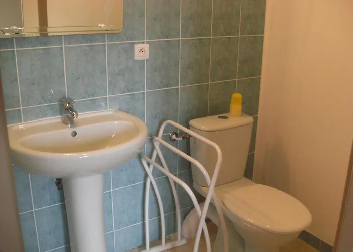 Les Confins Du Perche 2*