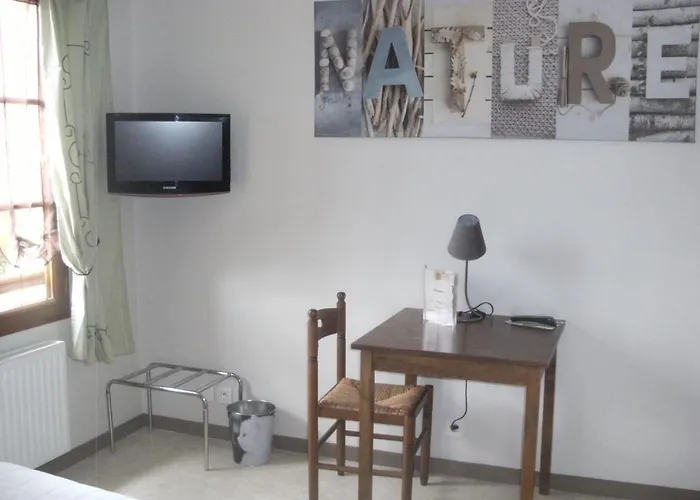 Les Confins Du Perche 2*