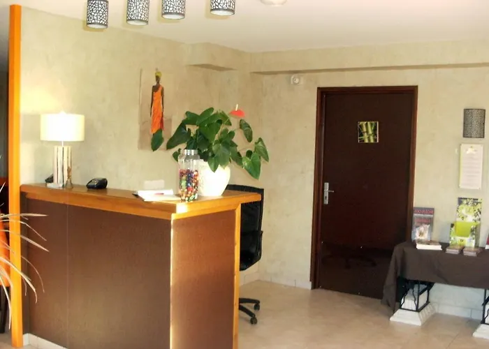 Les Confins Du Perche 2*